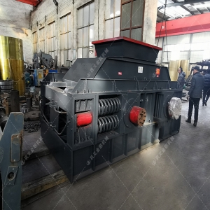 1500x1000型對輥破碎機發貨 破碎河卵石