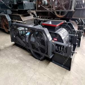 小型對輥機和雙齒輥發貨圖片_發往河南登封_破碎保溫陶瓷