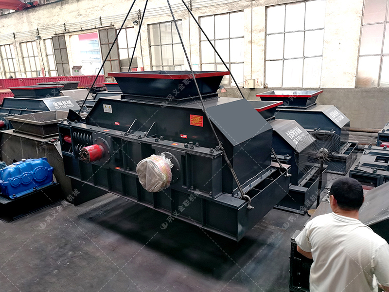 2PGY1200x800型半自動液壓對輥制砂機發貨圖片