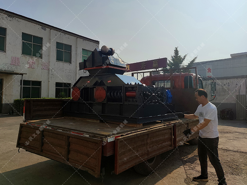 單臺2PG800x600中型對輥破碎機(jī)發(fā)貨 破碎石英砂 單臺2PG800x600中型對輥破碎機(jī)發(fā)貨 破碎石英砂