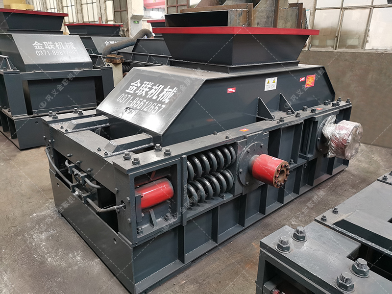 2PGY1007中大型全自動液壓對輥制砂機發往河北