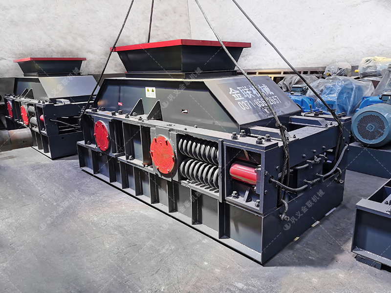 1000x700型半自動(dòng)對輥破碎制砂機(jī)發(fā)貨 1000x700型半自動(dòng)對輥破碎制砂機(jī)發(fā)貨