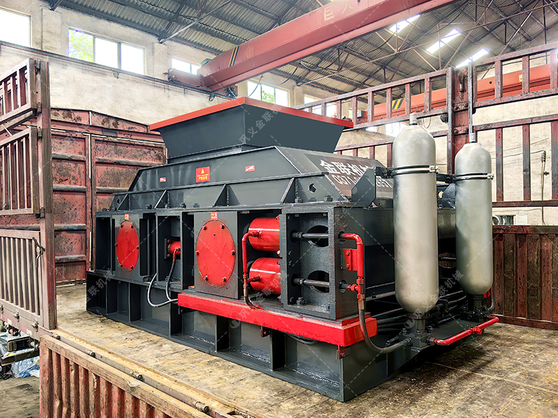 大型液壓對輥制砂機發(fā)貨 2PG1208制砂機發(fā)往山東