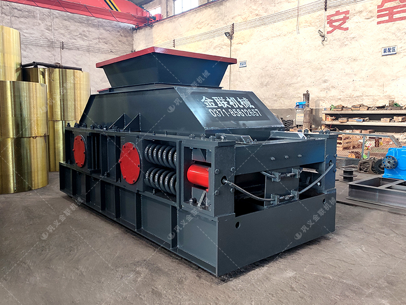 1200x800大型對輥制砂機發(fā)貨 發(fā)往陜西 1200x800大型對輥制砂機發(fā)貨 發(fā)往陜西