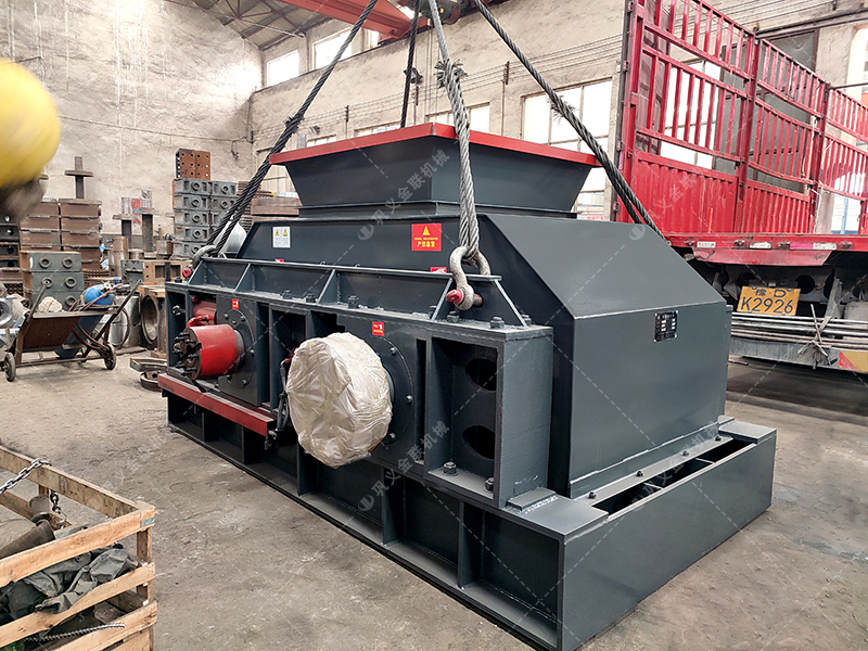 半自動2PG1200x800型液壓對輥破碎機發往四川