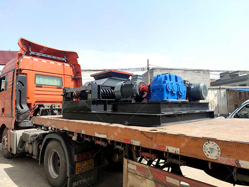 2PG500X750對(duì)輥破碎機(jī)發(fā)貨圖片_發(fā)往廣東佛山_破碎石英砂 2PG500X750對(duì)輥破碎機(jī)發(fā)貨圖片_發(fā)往廣東佛山_破碎石英砂