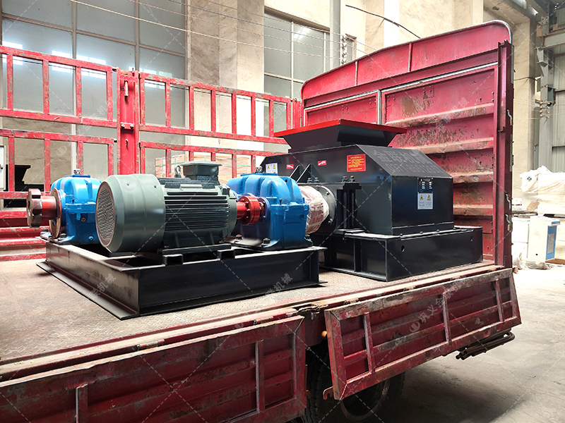 800x600型對(duì)輥破碎機(jī)發(fā)貨 破碎河卵石 800x600型對(duì)輥破碎機(jī)發(fā)貨 破碎河卵石